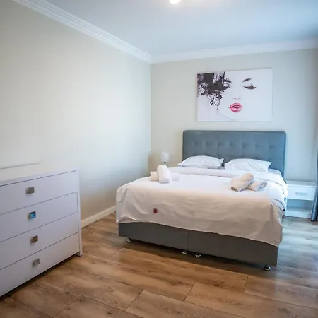 Barrique 33 - Breakfast Delivered & Minibar - Mall Area