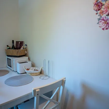 Barrique 33 - Breakfast Delivered & Minibar - Mall Area Brasov