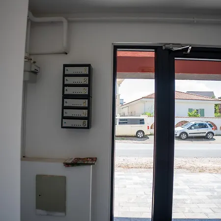 Barrique 33 - Breakfast Delivered & Minibar - Mall Area Brasov