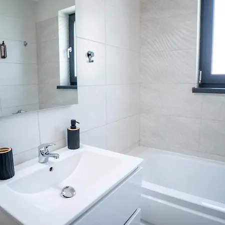 Apartment Barrique 33 - Breakfast Delivered & Minibar - Mall Area *