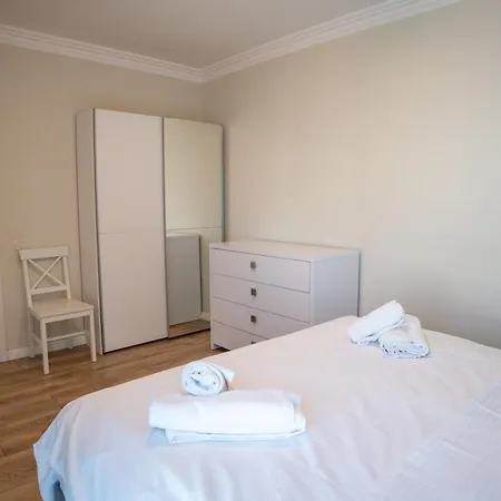 Barrique 33 - Breakfast Delivered & Minibar - Mall Area *