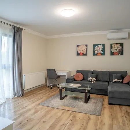 Barrique 33 - Breakfast Delivered & Minibar - Mall Area Brasov