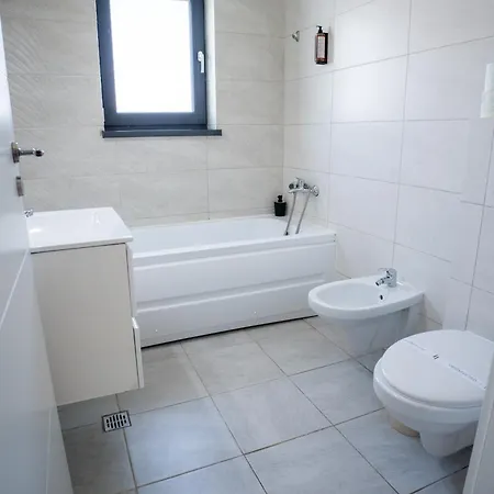 Barrique 33 - Breakfast Delivered & Minibar - Mall Area *